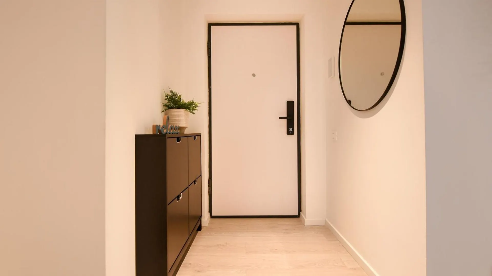 Apartment Urban Bliss - Contemporary Elegance In Modern Living Spaces Voluntari