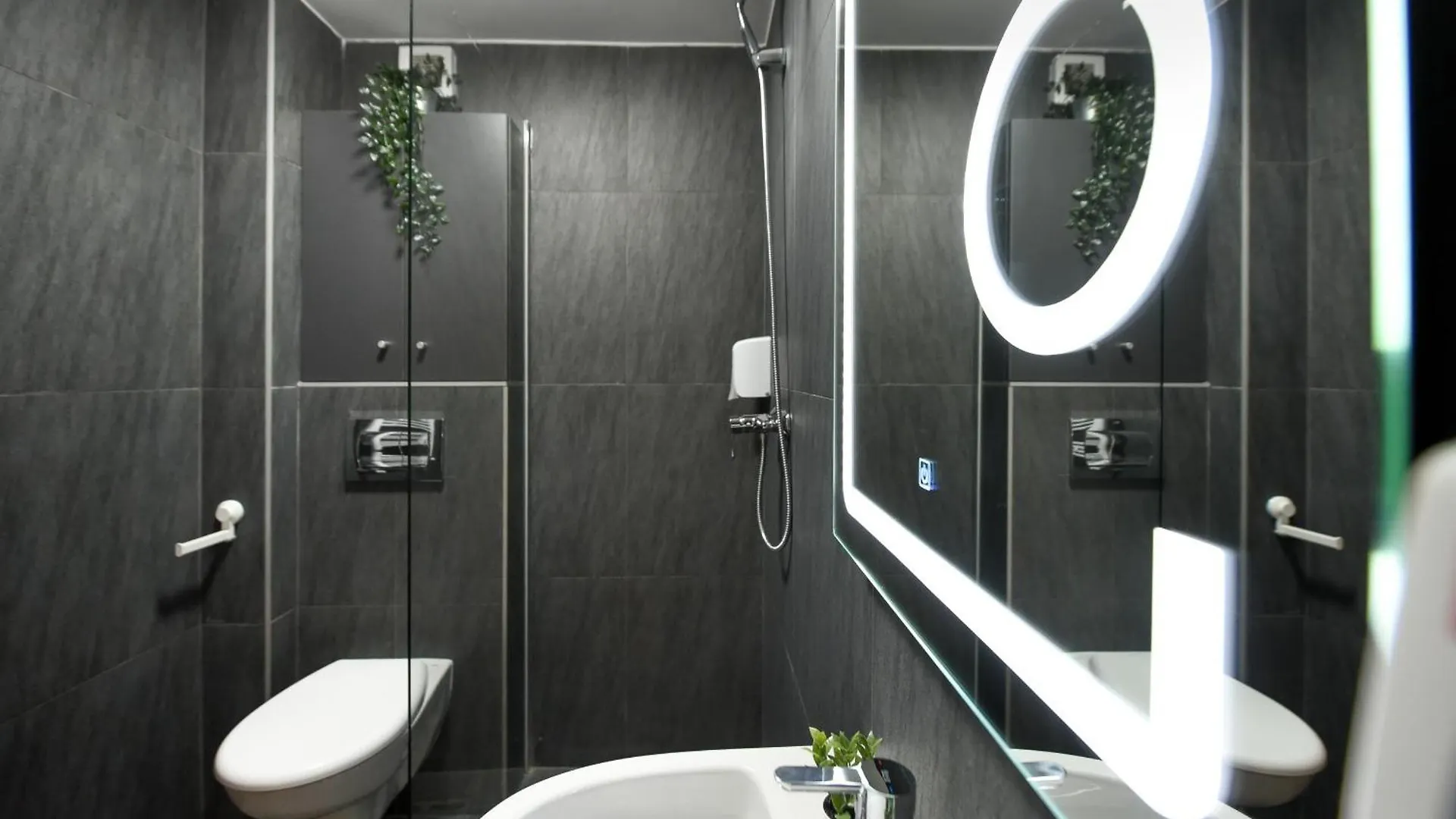 Urban Bliss - Contemporary Elegance In Modern Living Spaces Voluntari 0*,